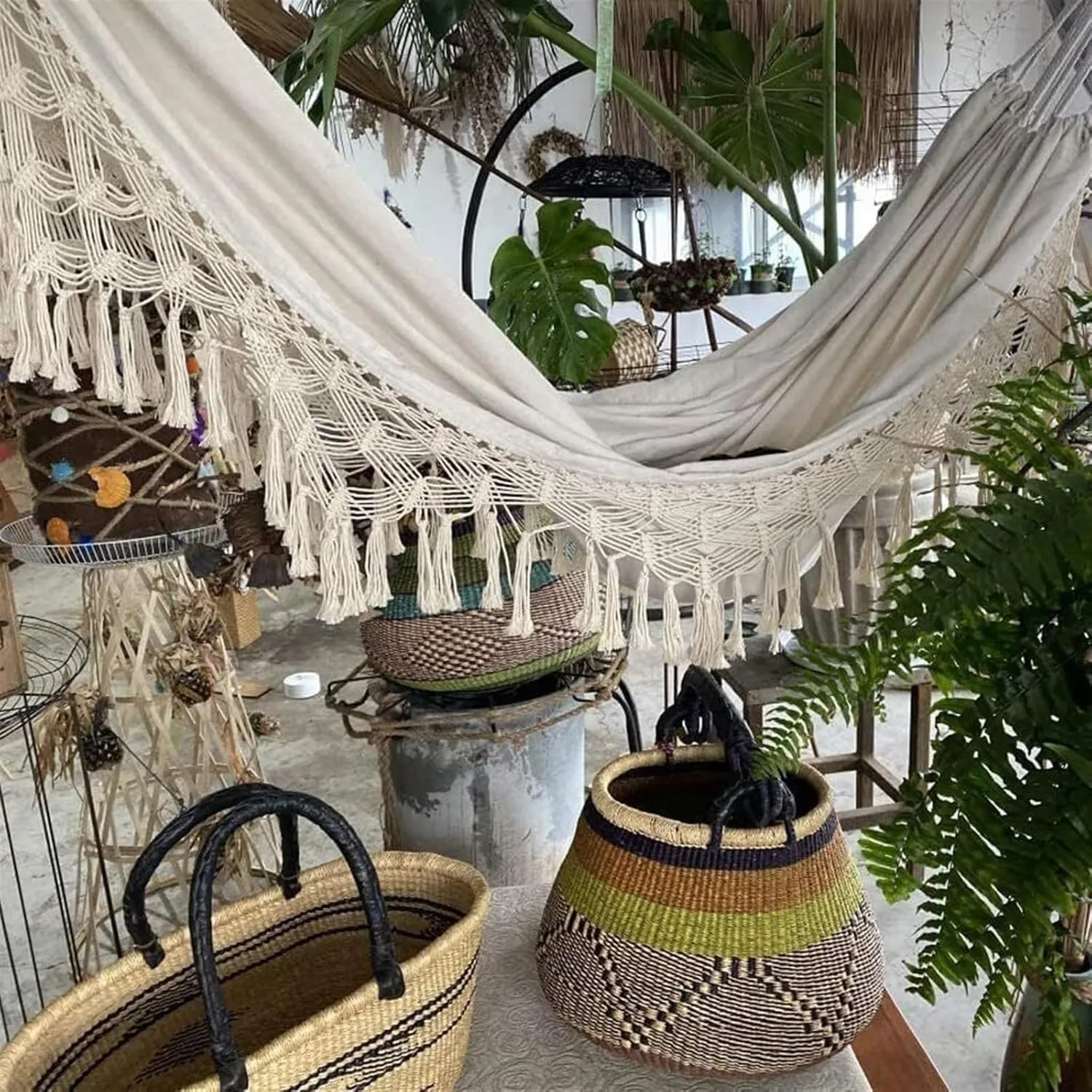 Hammock 200 * 150cm Travel Camping Hammock Durable Folding Hammock with Tassels Portable Hammock Camping for Indoor Portable Hammock