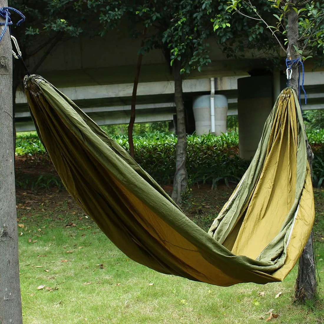 Qtqgoitem Backpacking Travel, Summer Nylon Nest Hanging, Sleeping Bed, Lightweight, Parachute, Portable Swing, Double Hammock with, Carabiners Army Green (Model: 4cc 0aa 140 b34 d5c)